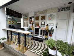 Macpherson Road (D13), Retail #513713031